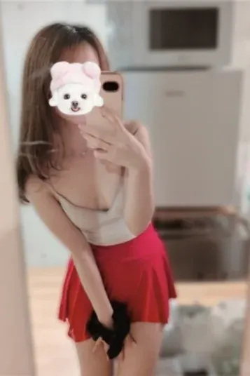 篠田ひなみ(FROG SPA)の公式プロフィール写真