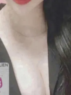 綾乃 めぐ