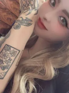 華