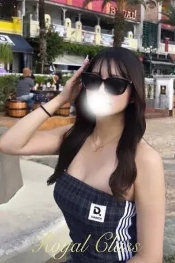 ひな(ロイヤル クラス)の公式プロフィール写真
