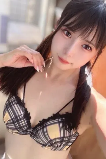 綾瀬 くるみ(VERMOUTH)の公式プロフィール写真