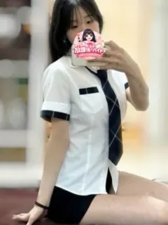 芹沢ひな